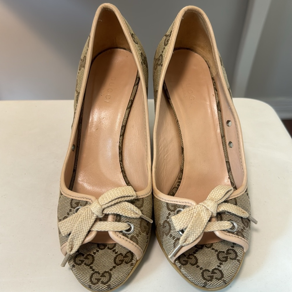- Authentic Gucci heels shoe - Picture 2 of 7